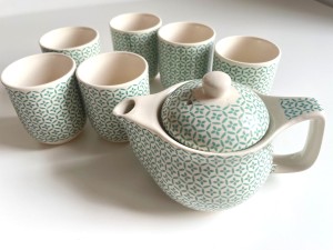 Mały Czajniczek do Herbaty z sześcioma kubeczkami – ceramiczny zestaw Zielona Mozaika