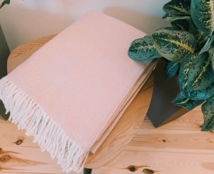 Koc z wełny Nowozelandzkiej 150 x 200 cm - różowy 400g/m2 - Wak Koce