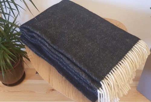 Koc z wełny Nowozelandzkiej 150 x 200 cm - ciemny grafit, Diagonalny 500g/m2 - Wak Koce