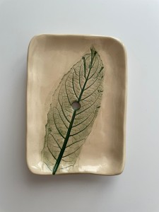 Mydelniczka ceramiczna "Roślinny wzór" - ręcznie wykonana